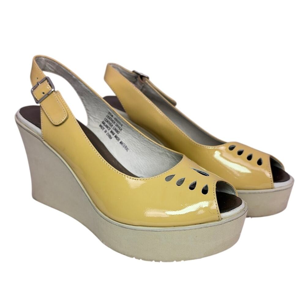 Andre Assous Retro Resort Minimalist Patent Leather Casual Wedge Sandal 8.5